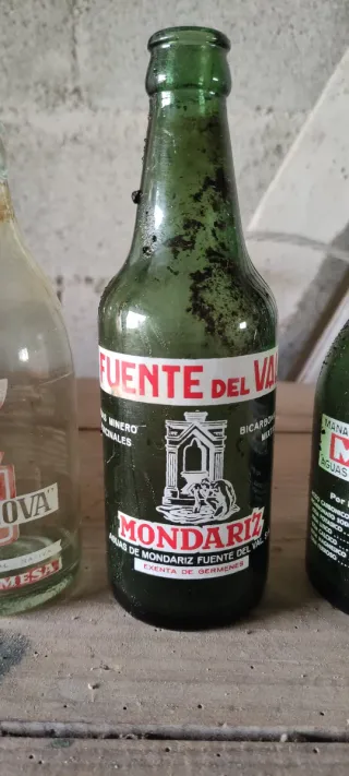 Botellas antiguas de gaseosa y cerveza