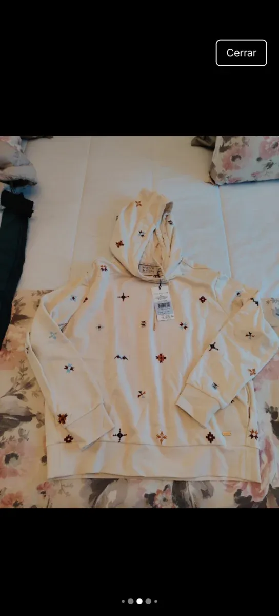 Sudadera Scotch & Soda con etiqueta