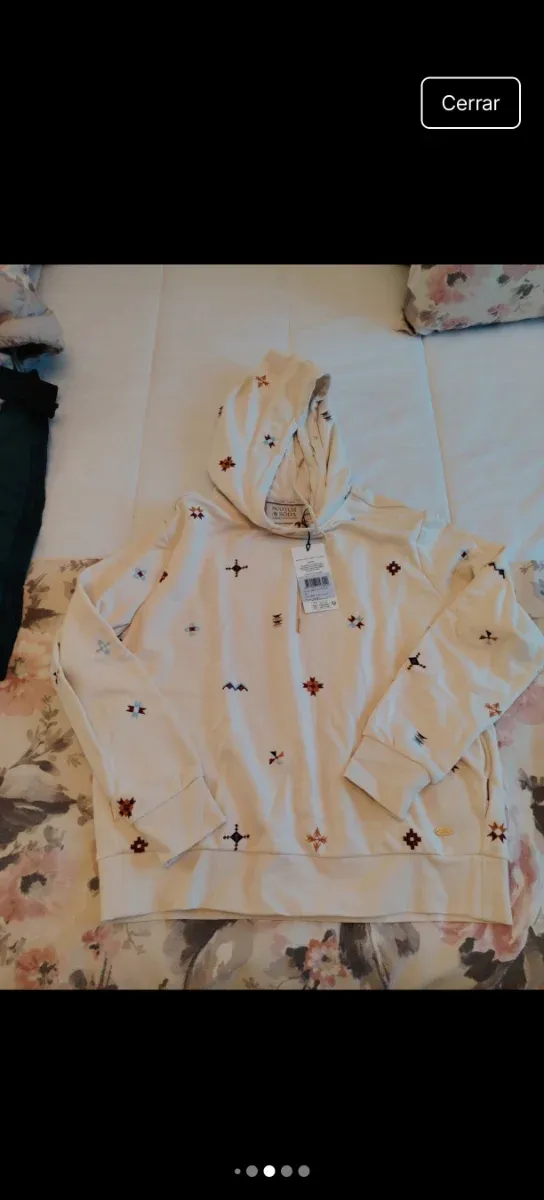 Sudadera Scotch & Soda con etiqueta