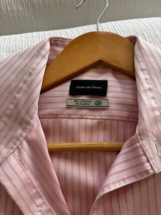 Camisa emidio tucci y otra de pedro del hierro