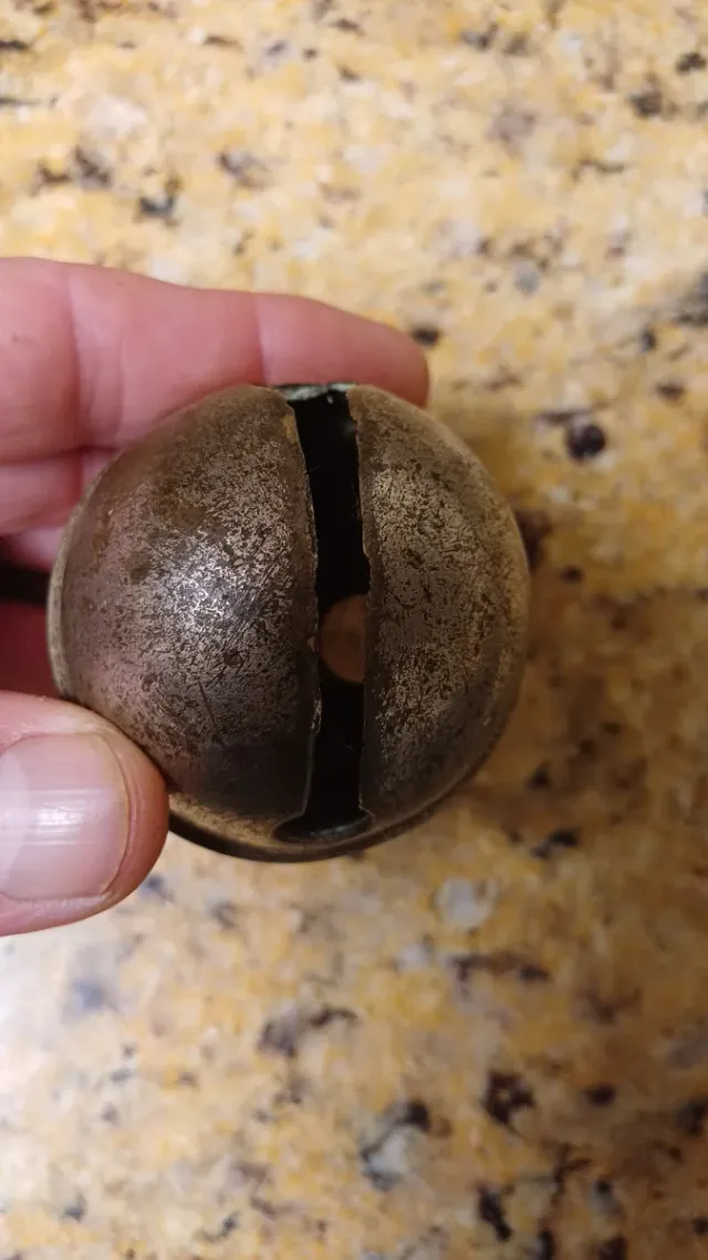 Cascabel grande de metal