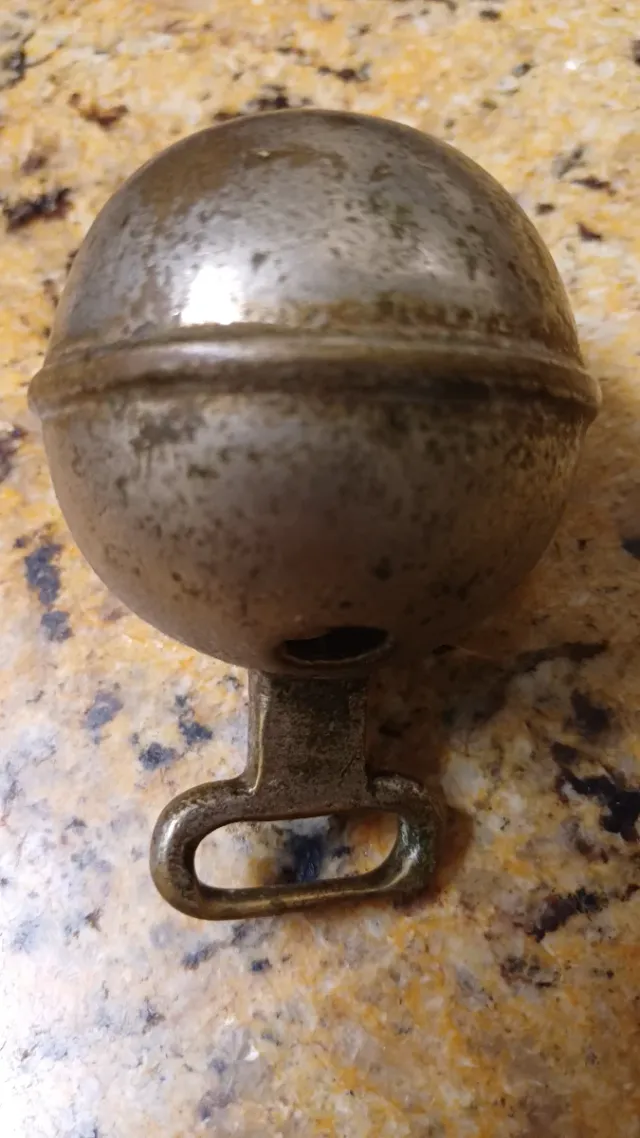 Cascabel grande de metal