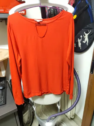 Camiseta roja manga larga talla M