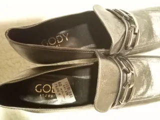 Zapatos de piel de tacón en color gris, número 40