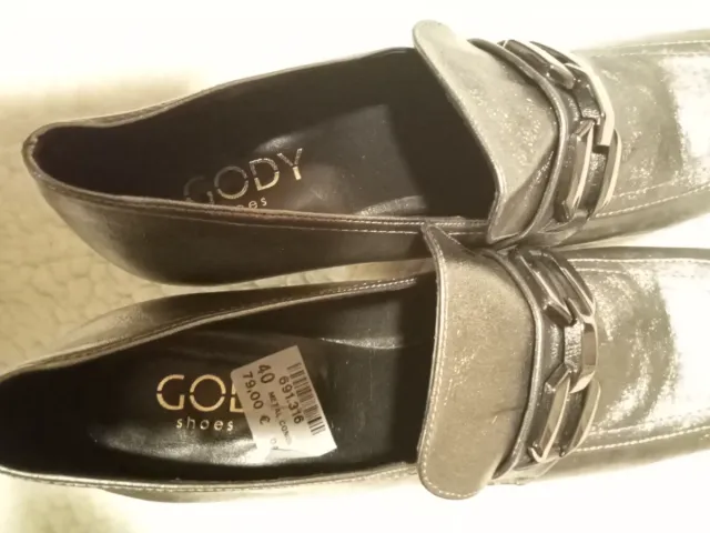 Zapatos de piel de tacón en color gris, número 40