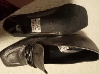 Zapatos de piel de tacón en color gris, número 40