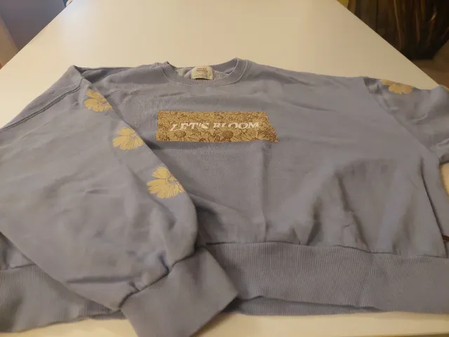 Sudadera chica Talla M, a la cintura