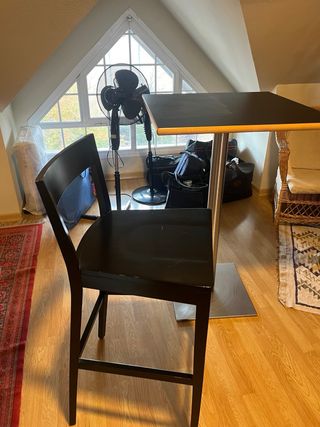 Tavolo alto da bar e 3 sgabelli