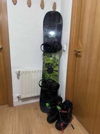 Pack Snowboard Burton: tabla + fijaciones + botas