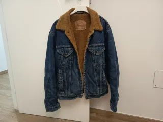 Chaqueta Levi's borrego azul y marrón