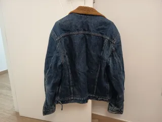 Chaqueta Levi's borrego azul y marrón