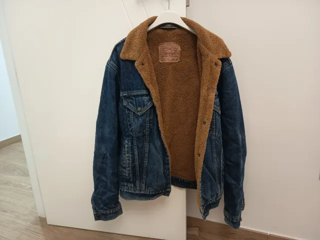 Chaqueta Levi's borrego azul y marrón