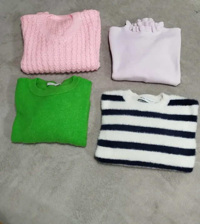Lote 4 jerséis y una chaqueta de regalo.