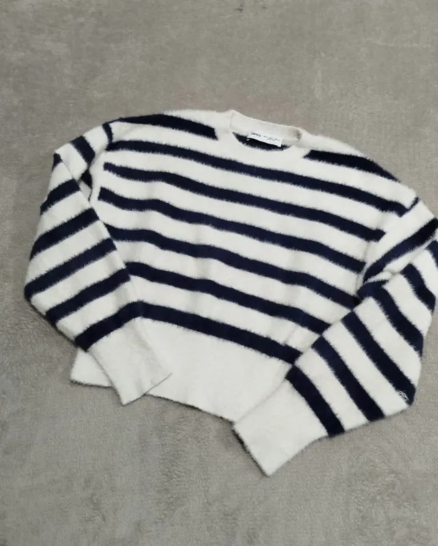 Lote 4 jerséis y una chaqueta de regalo.