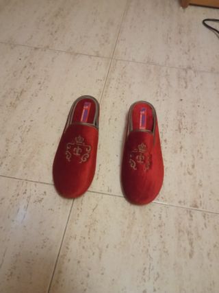 Sandalias y calzado andar por casa