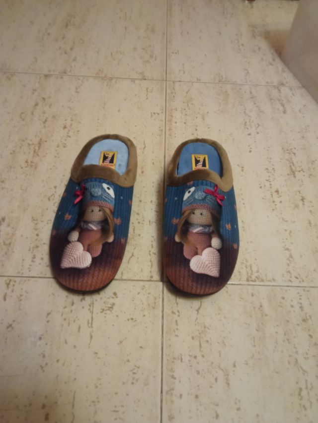 Sandalias y calzado andar por casa