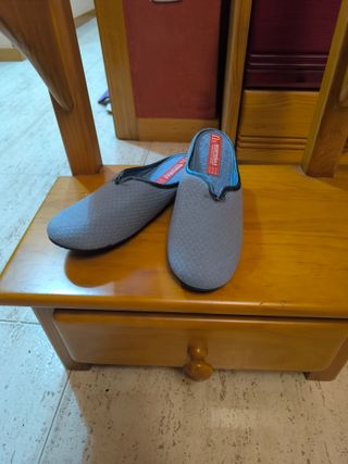 Sandalias y calzado andar por casa