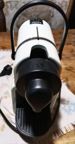 Cafetera Nespresso Krups Inissia Blanca