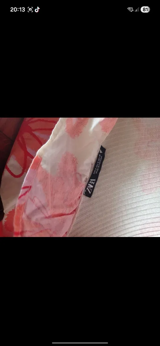 Top sem ombro floral rosa e branco