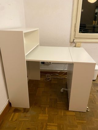 Librería BILLY IKEA con mesa plegable