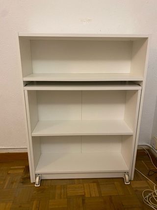 Librería BILLY IKEA con mesa plegable