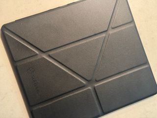 Kindle Scribe 16GB con custodia e pennino ottico.