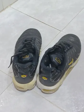 Nike Air Max Plus TN Zapatillas Negras Amarillas