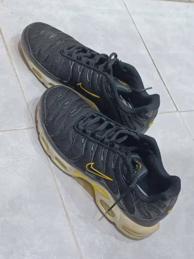 Nike Air Max Plus TN Zapatillas Negras Amarillas