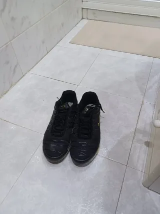 Nike Air Max Plus TN Zapatillas Negras Amarillas