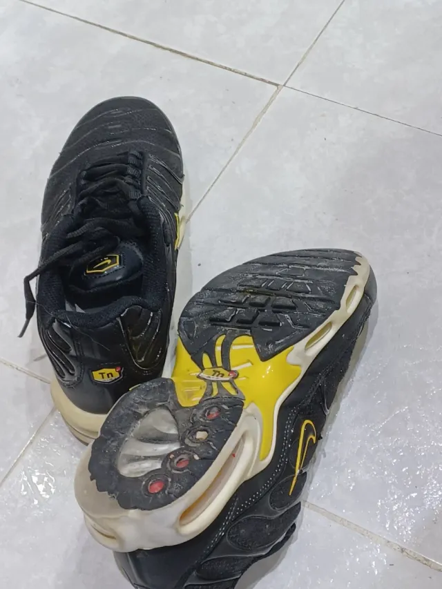 Nike Air Max Plus TN Zapatillas Negras Amarillas