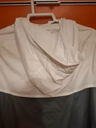 Chaqueta cortavientos Nike Windrunner Talla S