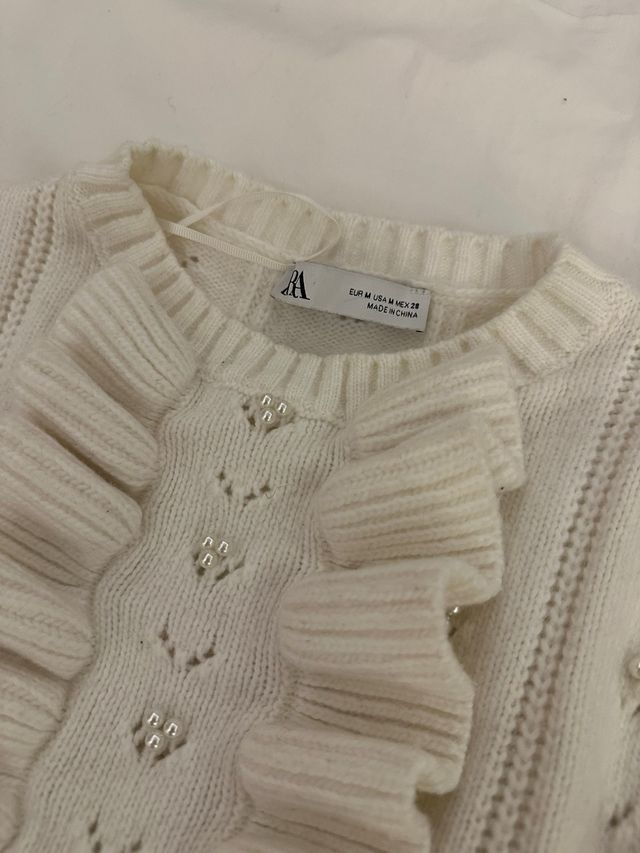 Jersey blanco lana con volantes y perlas