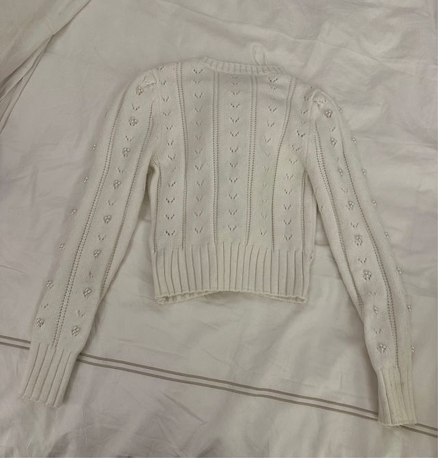 Jersey blanco lana con volantes y perlas