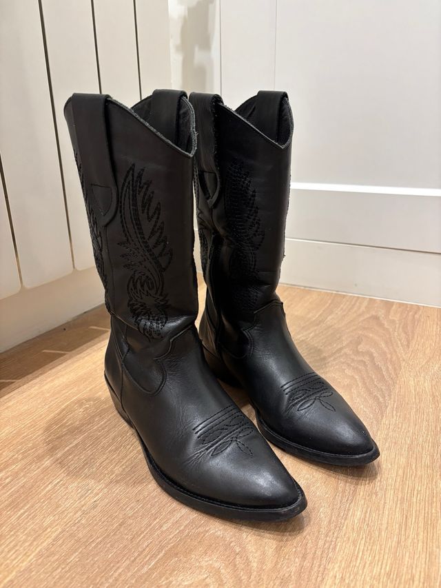 Botas cowboy negras con bordado