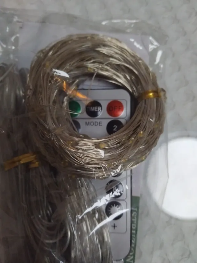 Cortinas de luces LED color blanco cálido.