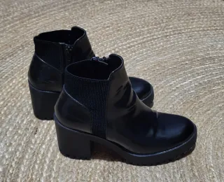 Botín Zara negro tacón track