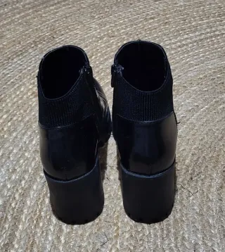 Botín Zara negro tacón track