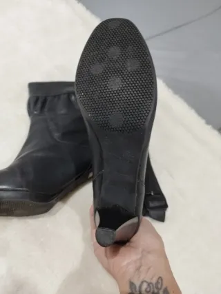 Botines de piel negros con hebilla