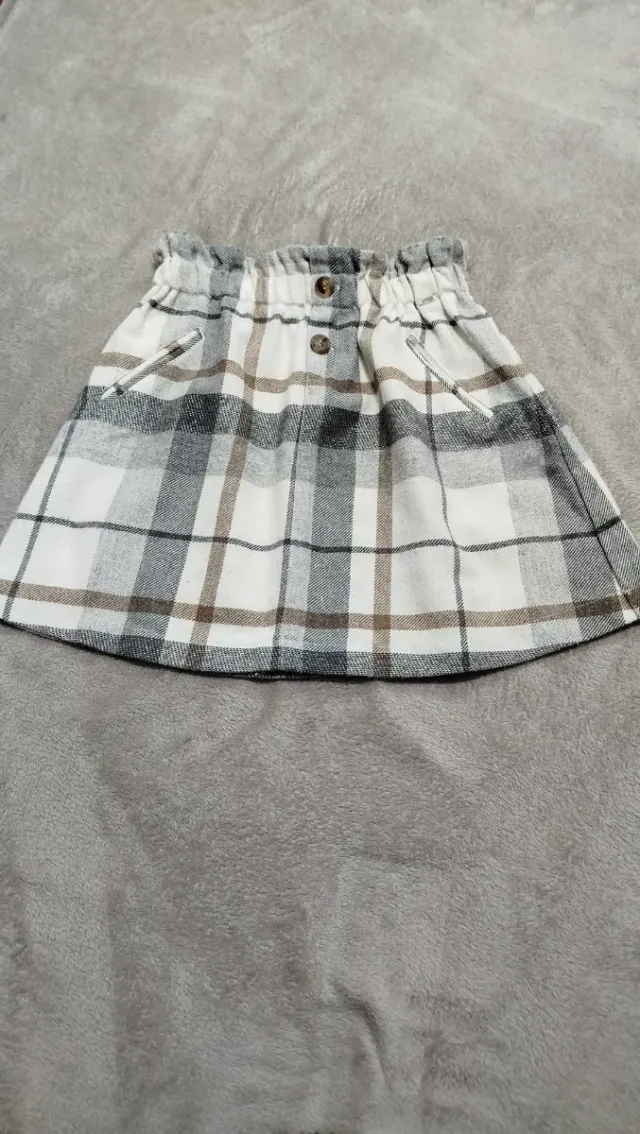 Lote 2 faldas, 3 cuellos y 3 gorros