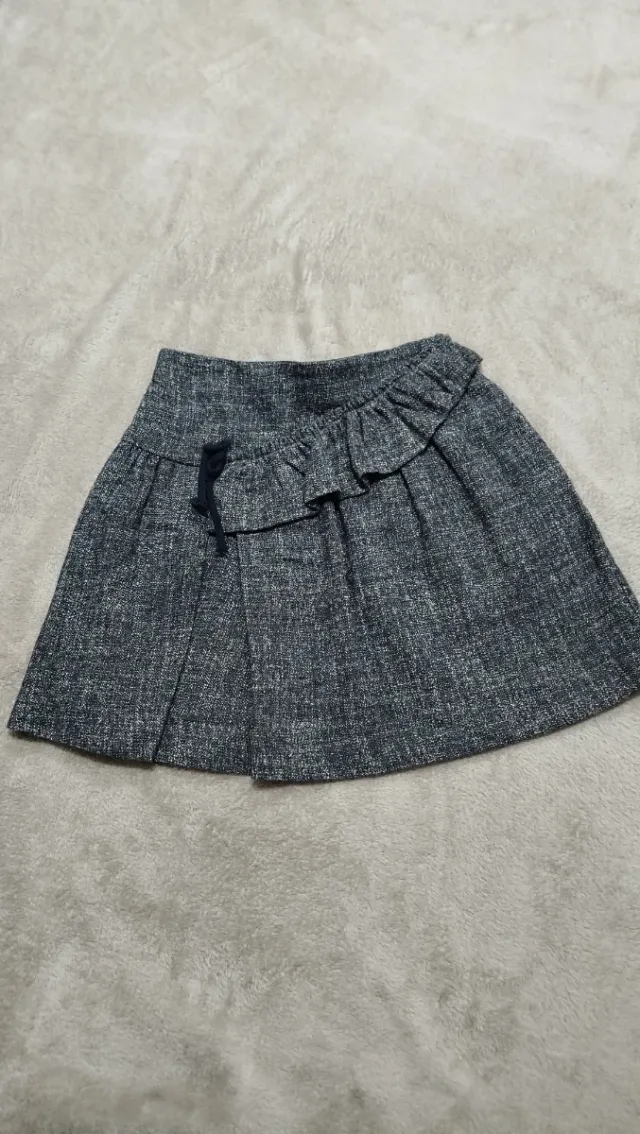 Lote 2 faldas, 3 cuellos y 3 gorros