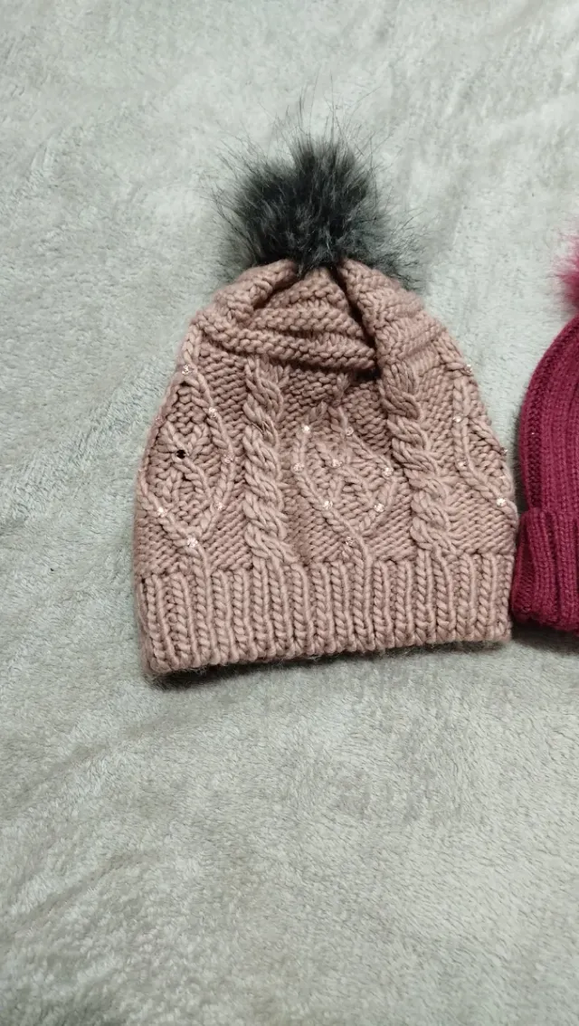 Lote 2 faldas, 3 cuellos y 3 gorros