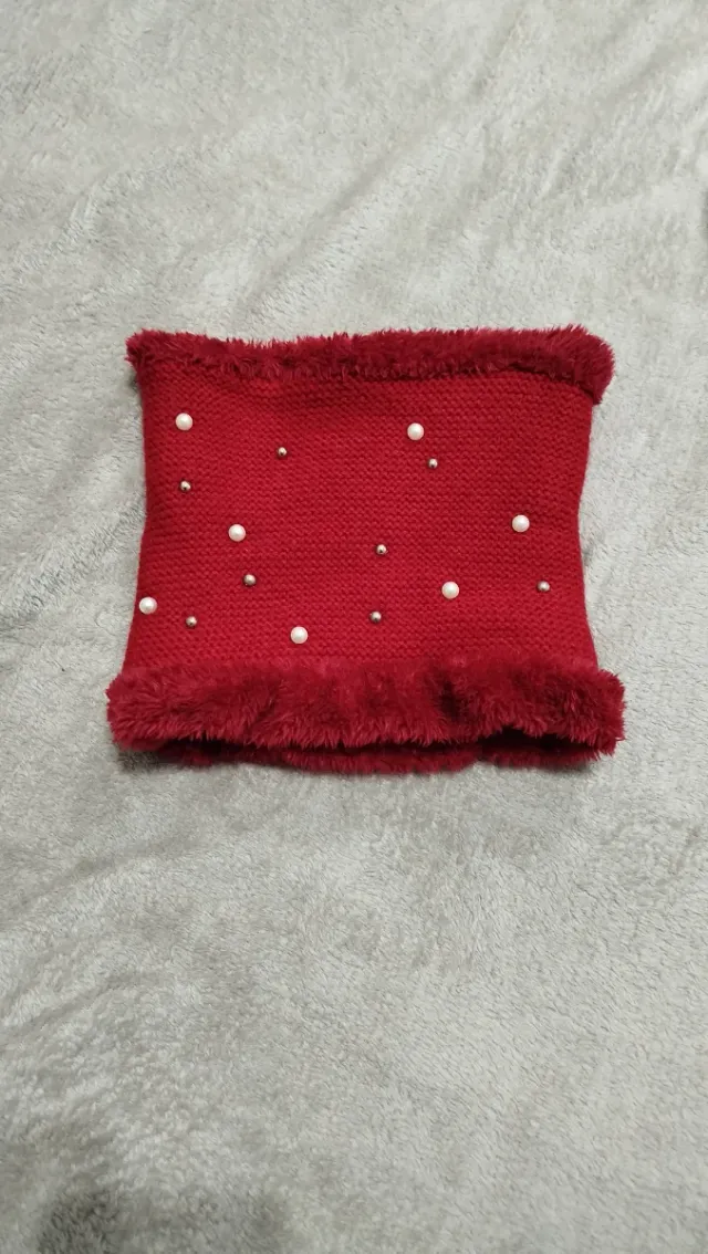 Lote 2 faldas, 3 cuellos y 3 gorros