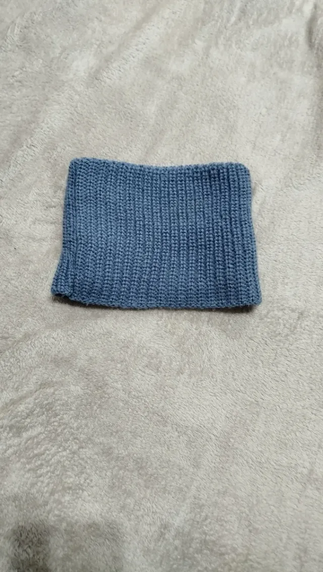 Lote 2 faldas, 3 cuellos y 3 gorros