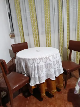 Mesa redonda extensible vintage  + 3 sillas