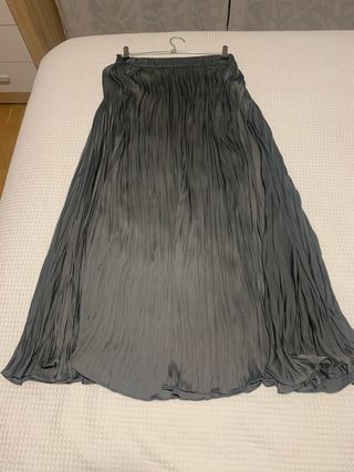 Falda larga gris plisada