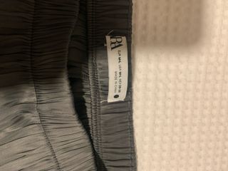 Falda larga gris plisada