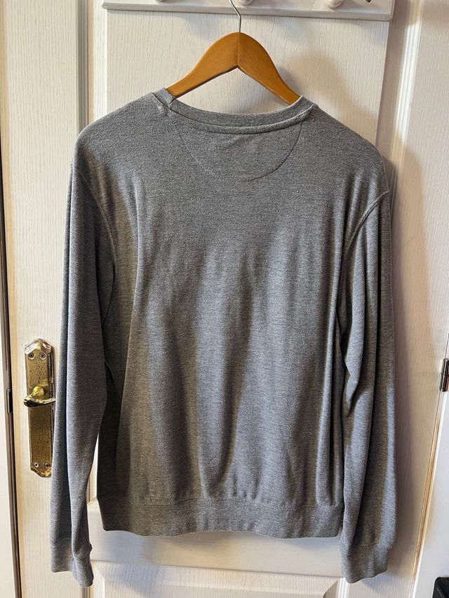 Sudadera gris con logo BESPOKE