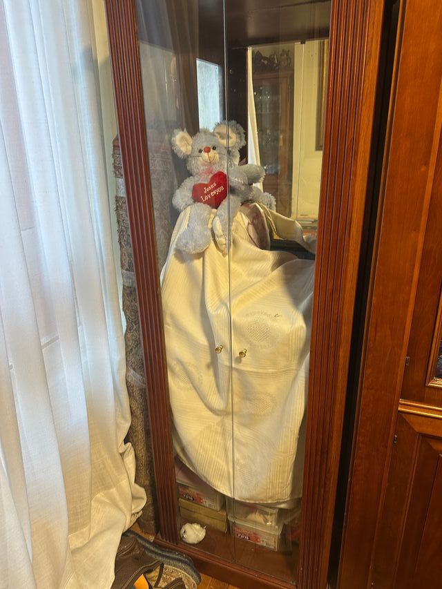 Vitrina de madera y cristal