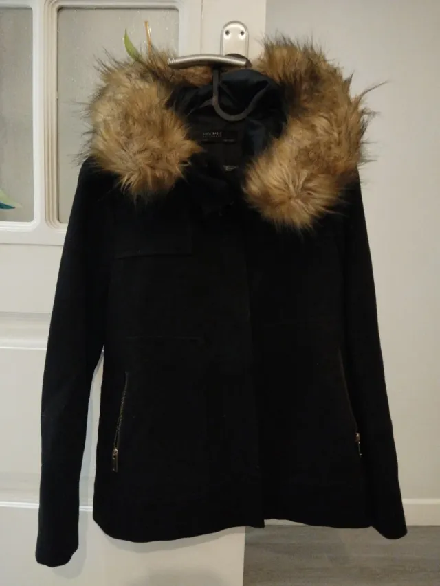 Chaqueta Zara con capucha de pelo