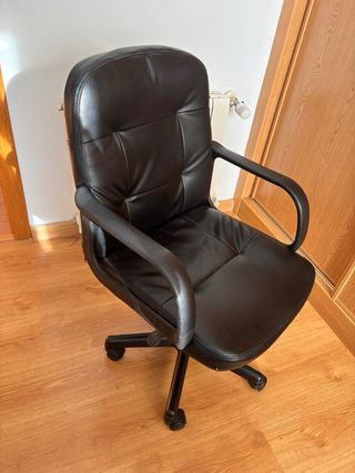 Silla de oficina negra